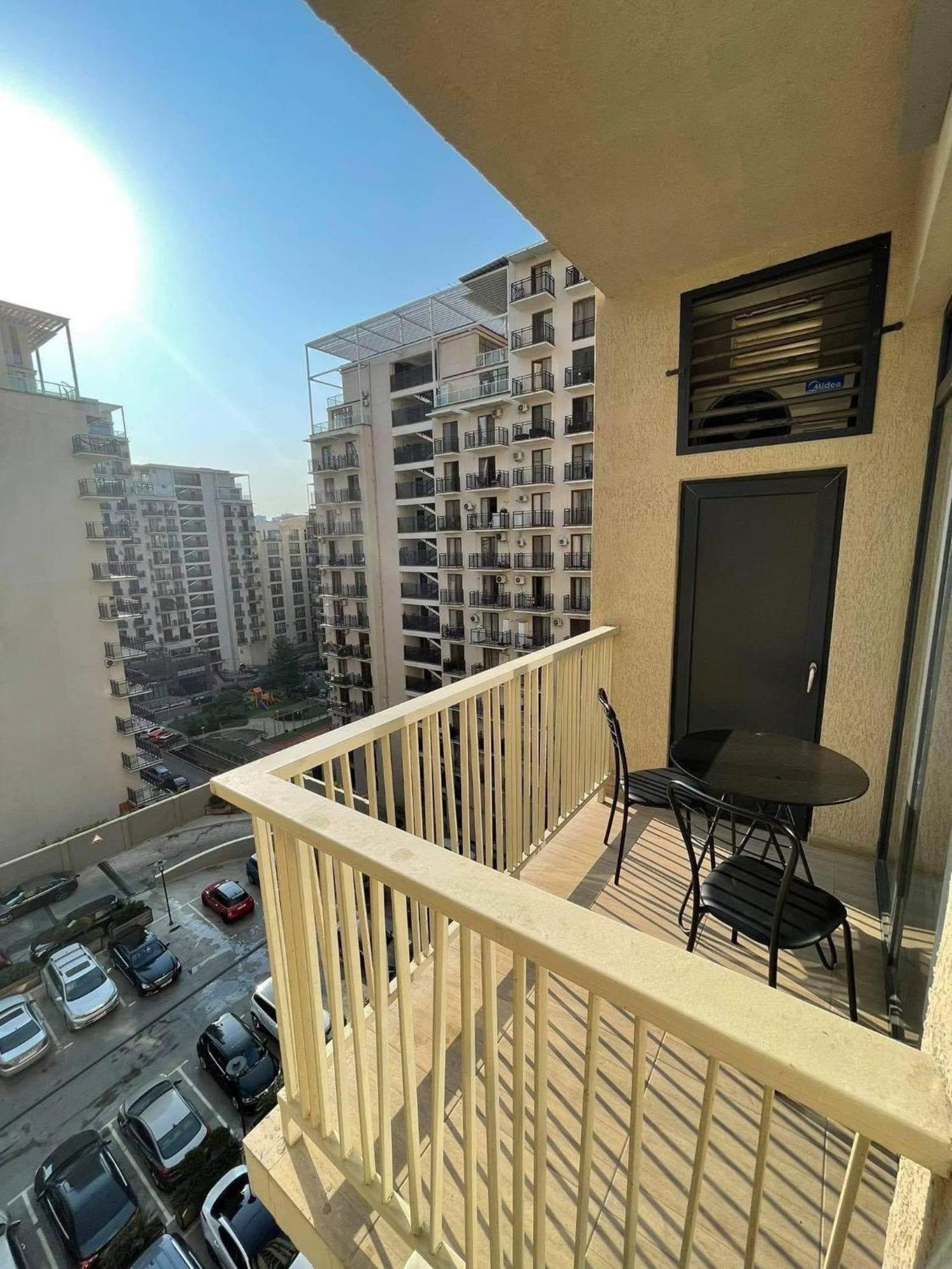 Sol'S M2 White Modern Apartments Tbilisi Exterior foto